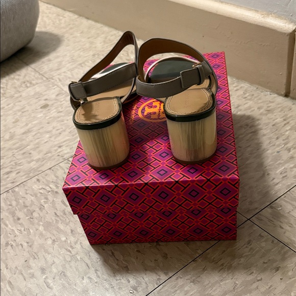Tory Burch Two-Tone Sandals in Gray and Cream - Picture 6 of 7